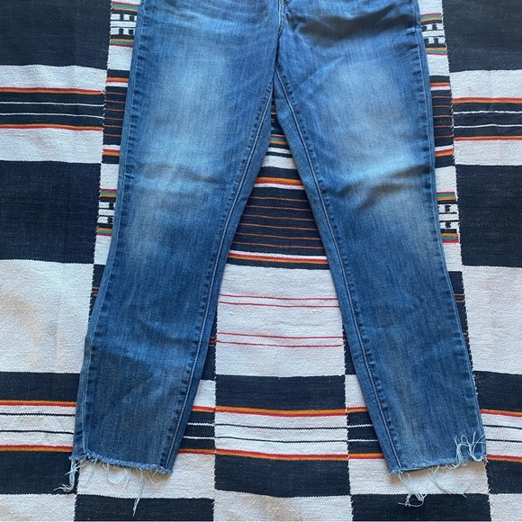 Levi’s High Rise Ankle Skinny Denim Jeans. Distressed style. Size 6..  28/25. - Picture 4 of 8